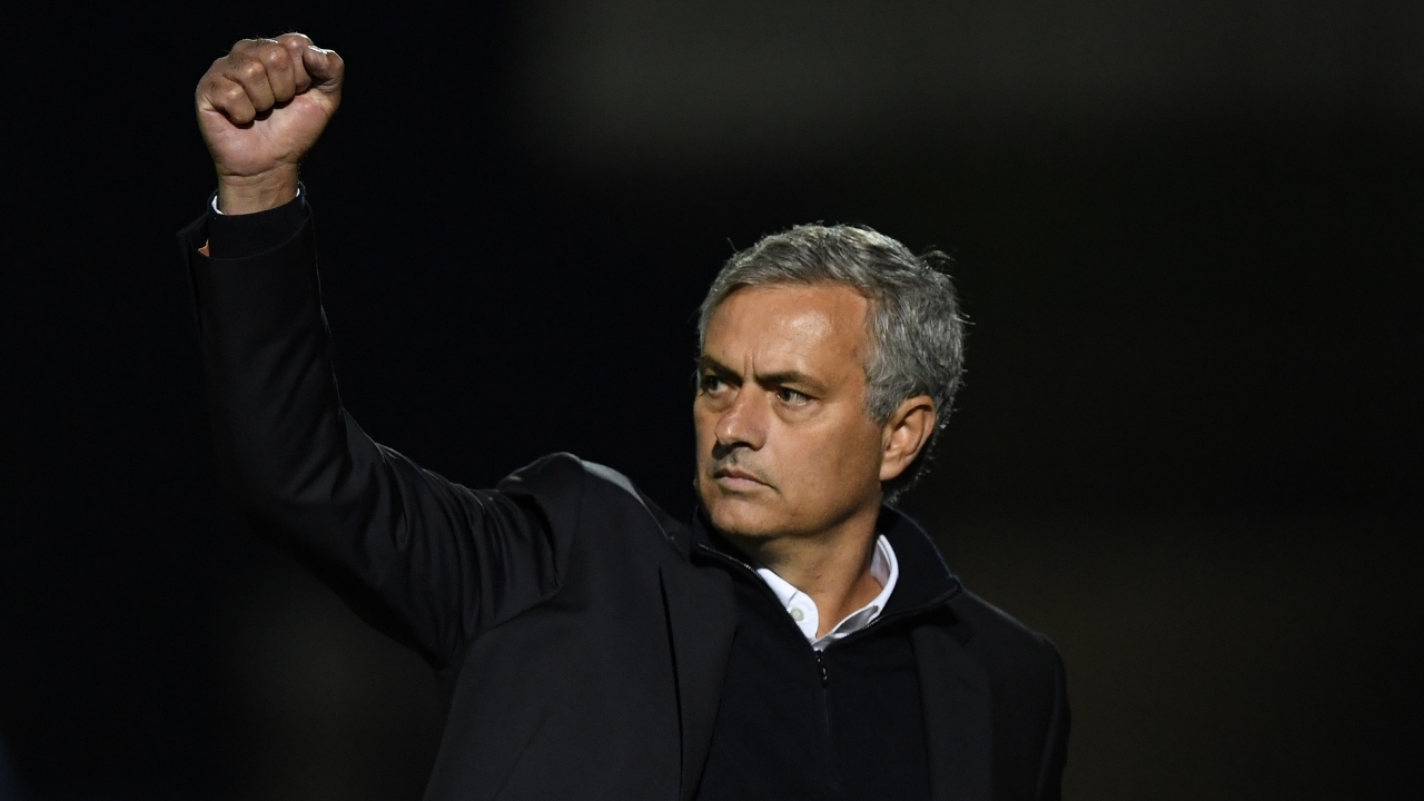 克罗斯评历史最佳11人：C罗左边锋，梅西前腰，马尔蒂尼入选（克罗斯评选史上最佳11人：C罗司职左翼，梅西担任前腰，马尔蒂尼在列）