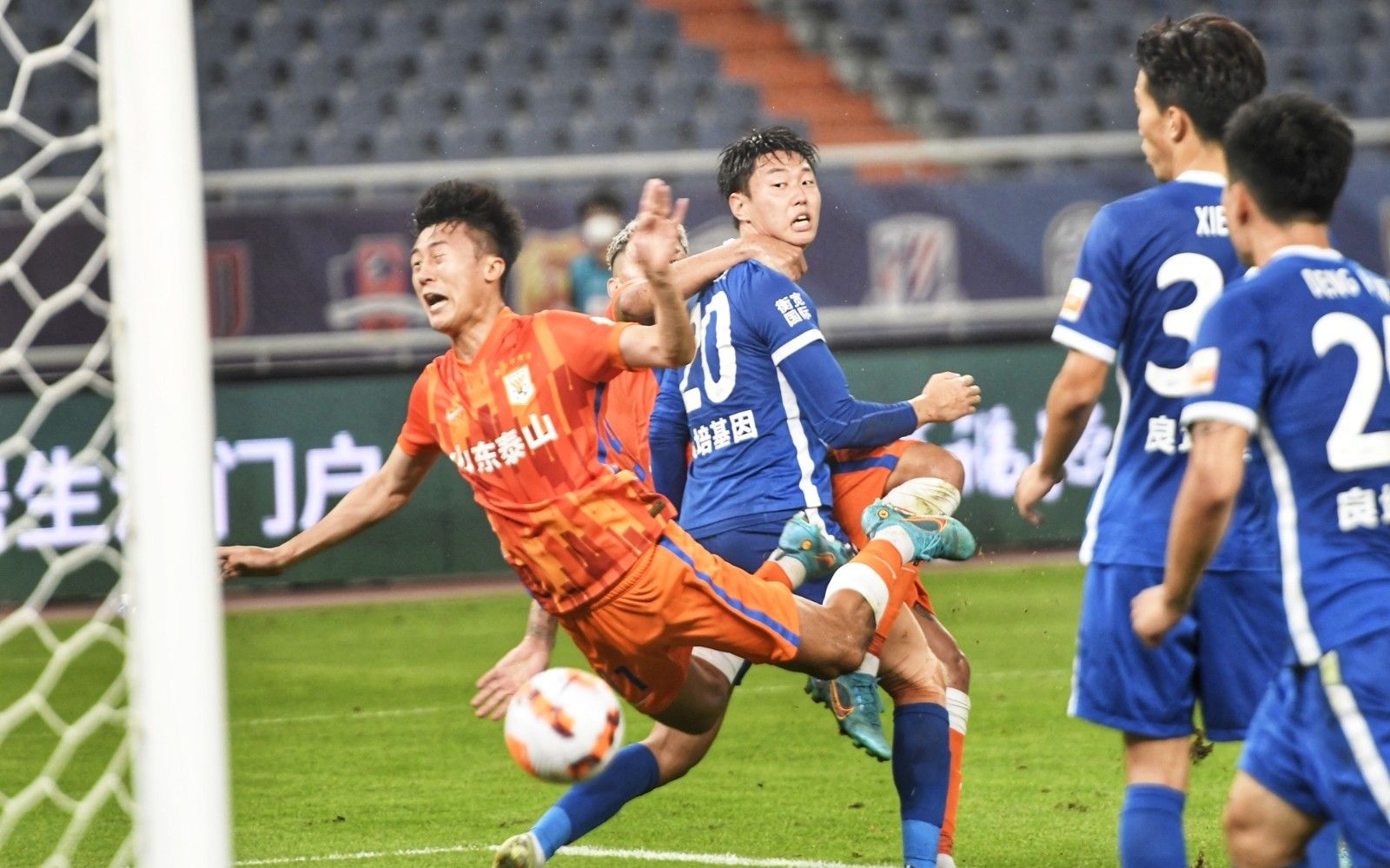 法媒：让热亚尔与巴黎的合同明夏到期，法兰克福等队对他有意（法媒：让热亚尔与巴黎合约明夏到期，法兰克福等队有意引进）