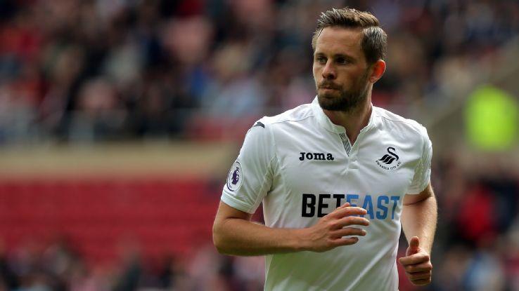 哈登爆砍55分刷新队史纪录 快船客场擒黄蜂终结三连败（哈登轰下55分改写队史纪录，快船客胜黄蜂止住三连败）