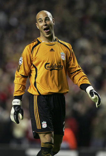 水晶宫与斯特拉斯堡赛前，维埃拉现身法国酒吧和球迷一起观战（水晶宫战斯特拉斯堡前，维埃拉现身法国酒吧与球迷同看比赛）