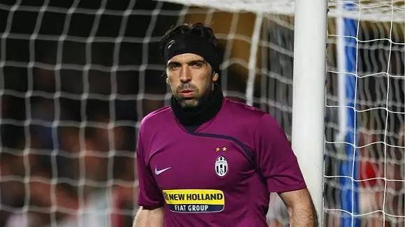 半场战报：博洛尼亚0-0布兰，里科吉安尼斯染红（上半场战况：博洛尼亚0-0布兰，里科吉安尼斯被红牌罚下）