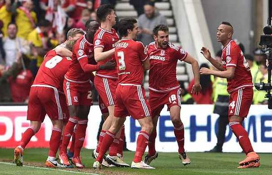 欧冠战报：里奥斯传射巴雷罗破门，本菲卡2-0完胜那不勒斯（欧冠：里奥斯一传一射，巴雷罗建功，本菲卡2-0击败那不勒斯）