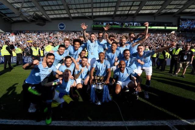 居功至伟，穆斯卡特带海港两年赢得三座奖杯（功勋卓著，穆斯卡特执教海港两年夺三冠）