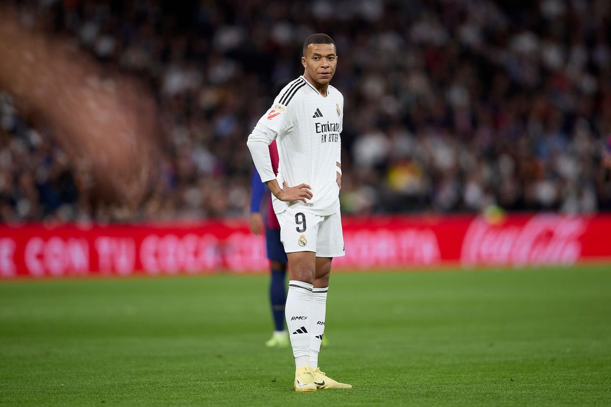 半场战报：皇家奥维耶多0-0奥萨苏纳（半场战况：皇家奥维耶多与奥萨苏纳0-0暂时握手言和）