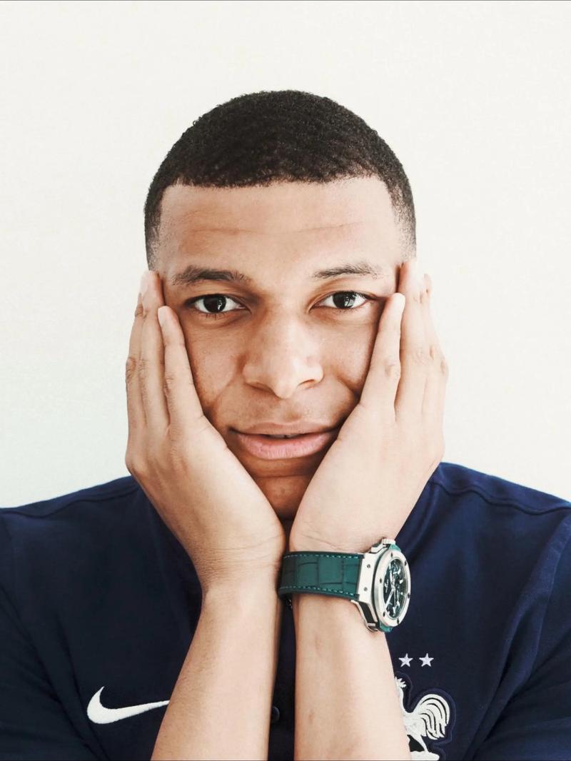 半场：皇马1-2曼城，罗德里戈破门，奥赖利扳平，哈兰德反超（半场战报：皇马1-2落后曼城，罗德里戈先开纪录，奥赖利扳平，哈兰德反超比分）