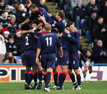 深入一线学习，英超与中国足协启动第三期青训教练培训（英超携手中国足协开启第三期青训教练培训，深入一线实战学习）