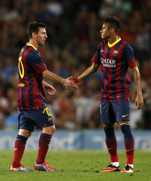 萨拉维亚：姆巴佩会成为历史最佳之一；梅西是独一无二的存在