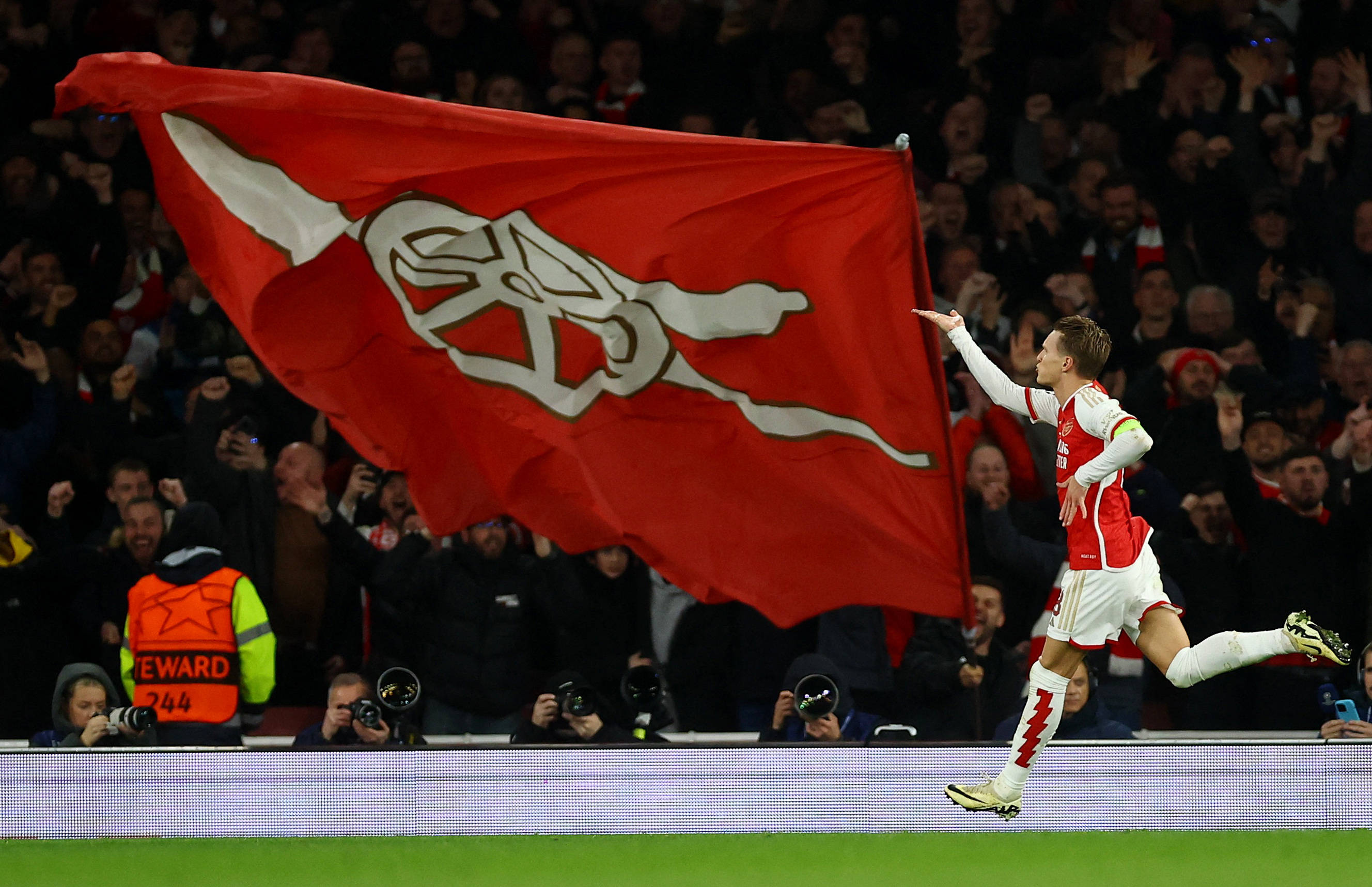 35岁之后25+次数：库里达成100次里程碑，詹姆斯领跑（35岁后25+次数榜：库里破百里程碑，詹姆斯继续领跑）