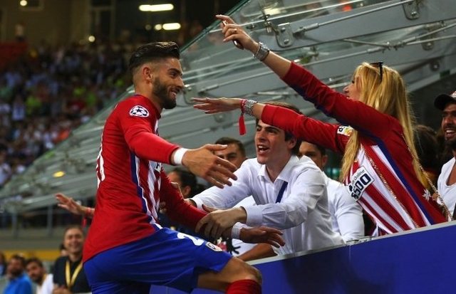 科隆4-1大胜九人汉堡，卡明斯基、马拉破门，菲拉伊、维埃拉离场（科隆4-1击退九人汉堡，卡明斯基、马拉建功，菲拉伊与维埃拉被罚下）