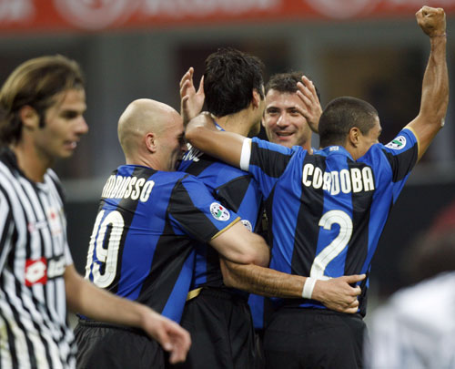 施梵宇穿卫衣练球备战路人王总决赛（施梵宇卫衣加身苦练，冲刺路人王总决赛）