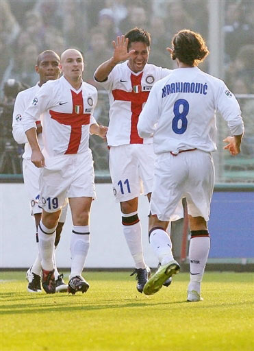 成都蓉城祝贺重庆铜梁龙成功冲超：我们携手展现西南足球风采（成都蓉城祝贺重庆铜梁龙升入中超：携手彰显西南足球力量）