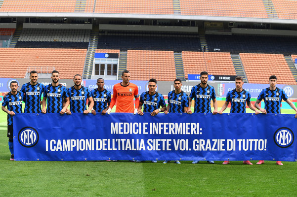 德容：难道我非要去英超才能证明自己的价值吗？我不这么认为（德容：我不认为必须去英超才能证明自己）