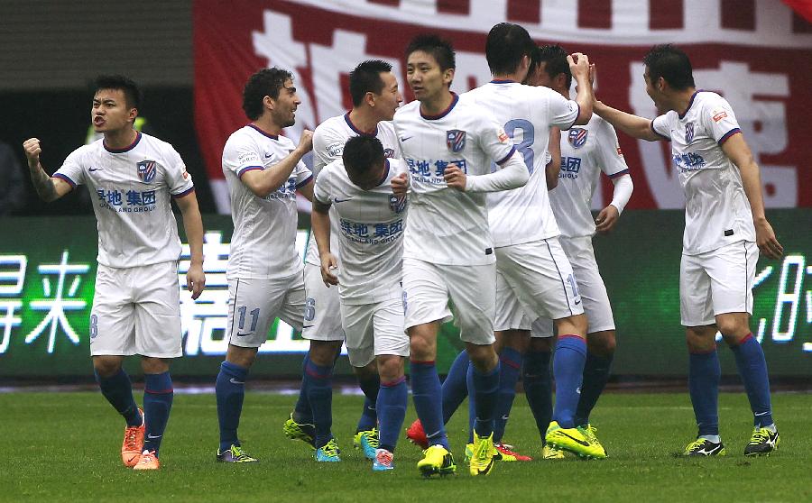 詹姆斯关键三分绝杀（詹姆斯压哨三分定胜负）