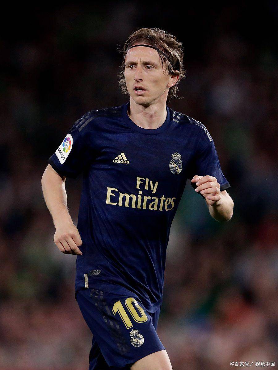 意媒：尤文想圣诞前续约伊尔迪兹，报价含奖金600万欧年薪（意媒：尤文争取圣诞前与伊尔迪兹续约，开出含奖金年薪600万欧合同）