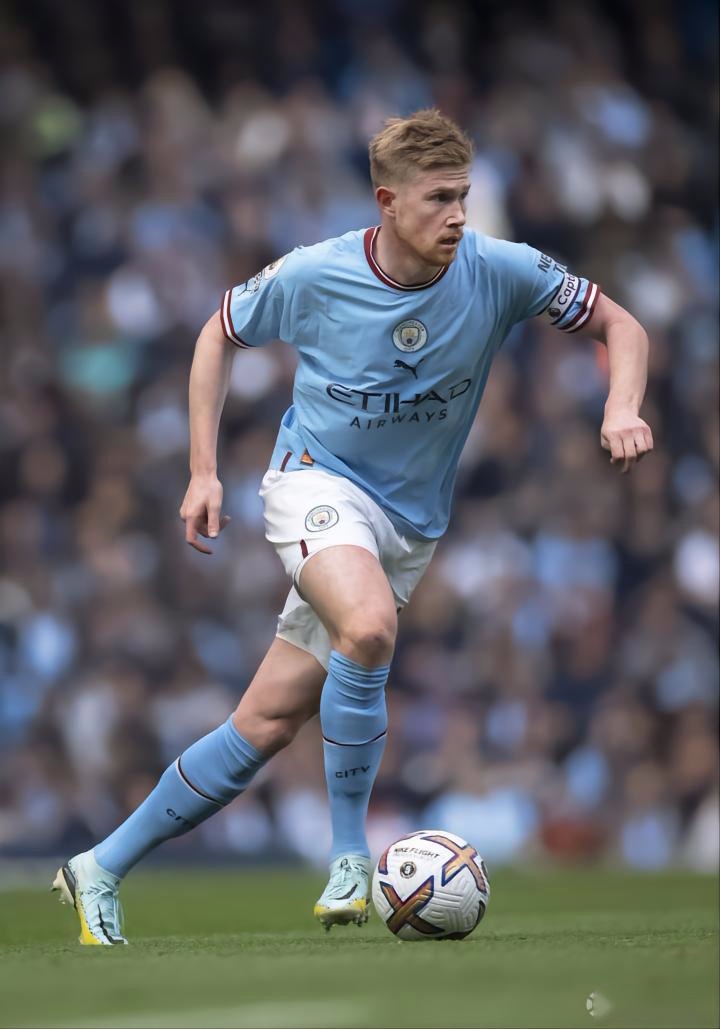 德媒：由于手指受伤，诺伊尔近两场都佩戴特制的四指手套参赛