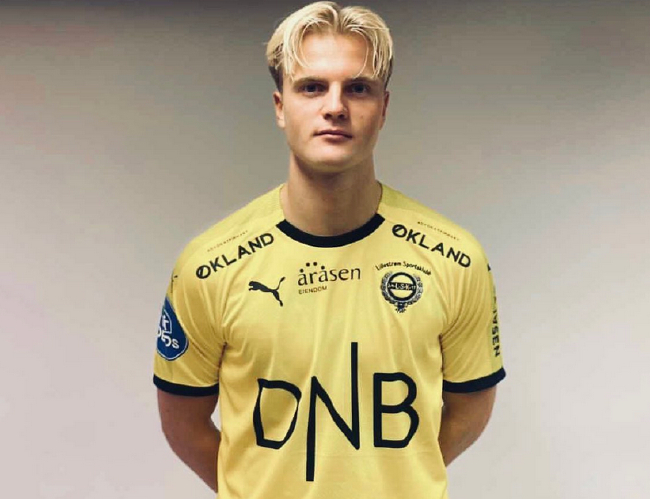 我懂用户晒视频：兰克尔趁队友客场比赛，去俱乐部偷队友的鞋（队友客场作战之际，兰克尔溜进俱乐部偷走队友球鞋）