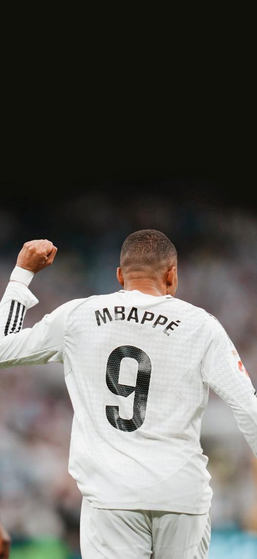 意媒：邓弗里斯的伤势不必过多担忧，预计可出战米兰德比（意媒：邓弗里斯伤情无大碍，有望出战米兰德比）