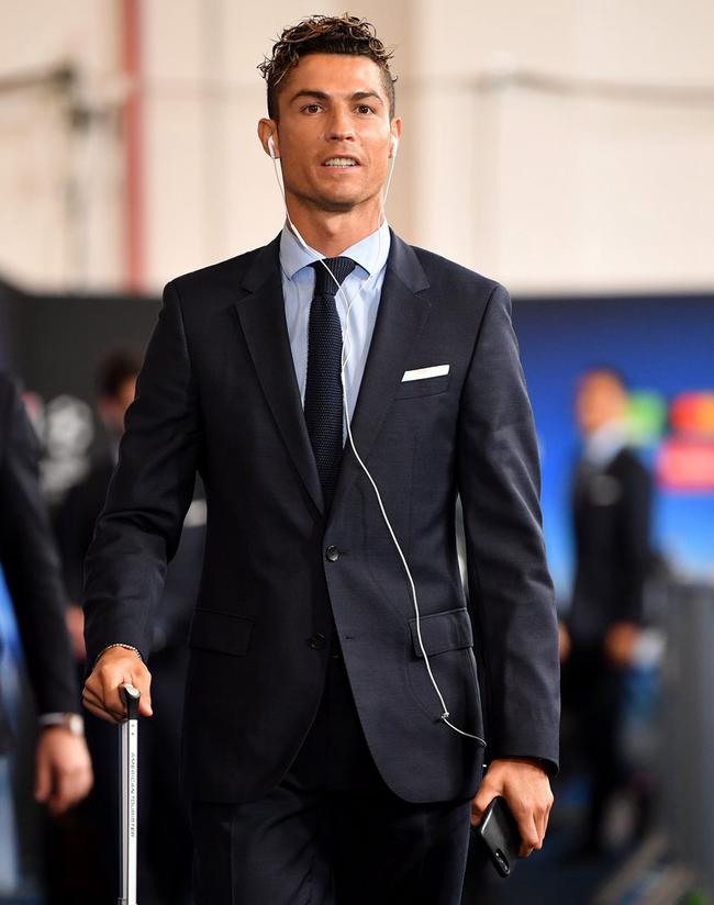 摩根转发评论萨拉赫赛后炮轰言论：也许是时候该来个采访了